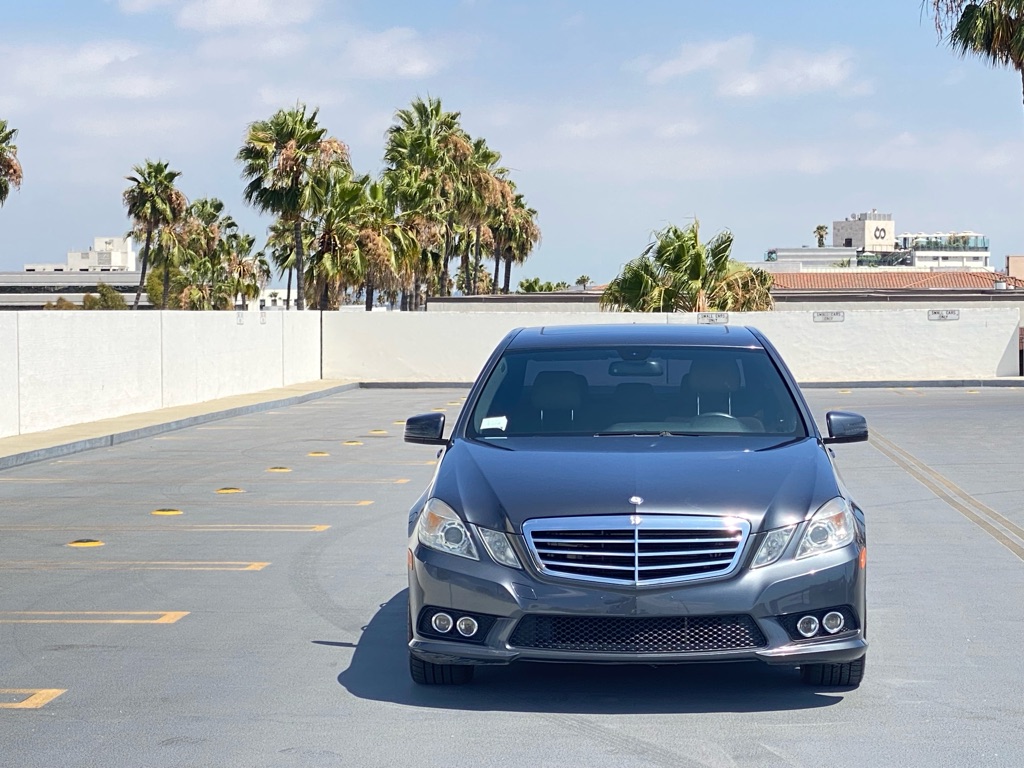 Photo 10 of this MERCEDES-BENZ E-CLASS