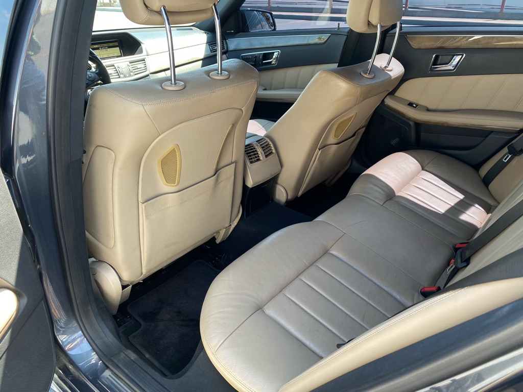 Photo 20 of this MERCEDES-BENZ E-CLASS
