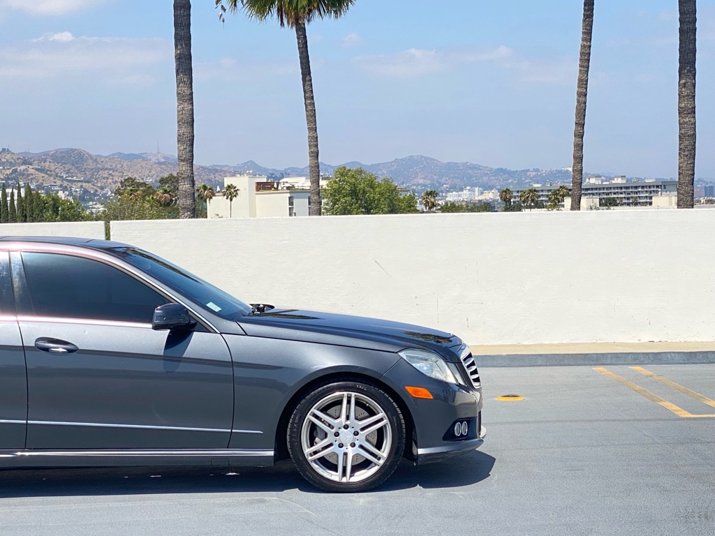 Photo 13 of this MERCEDES-BENZ E-CLASS