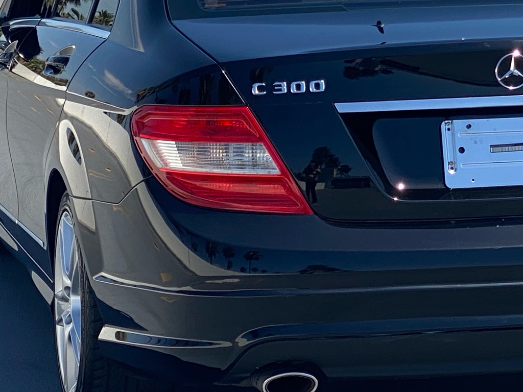 Photo 15 of this MERCEDES-BENZ C-CLASS