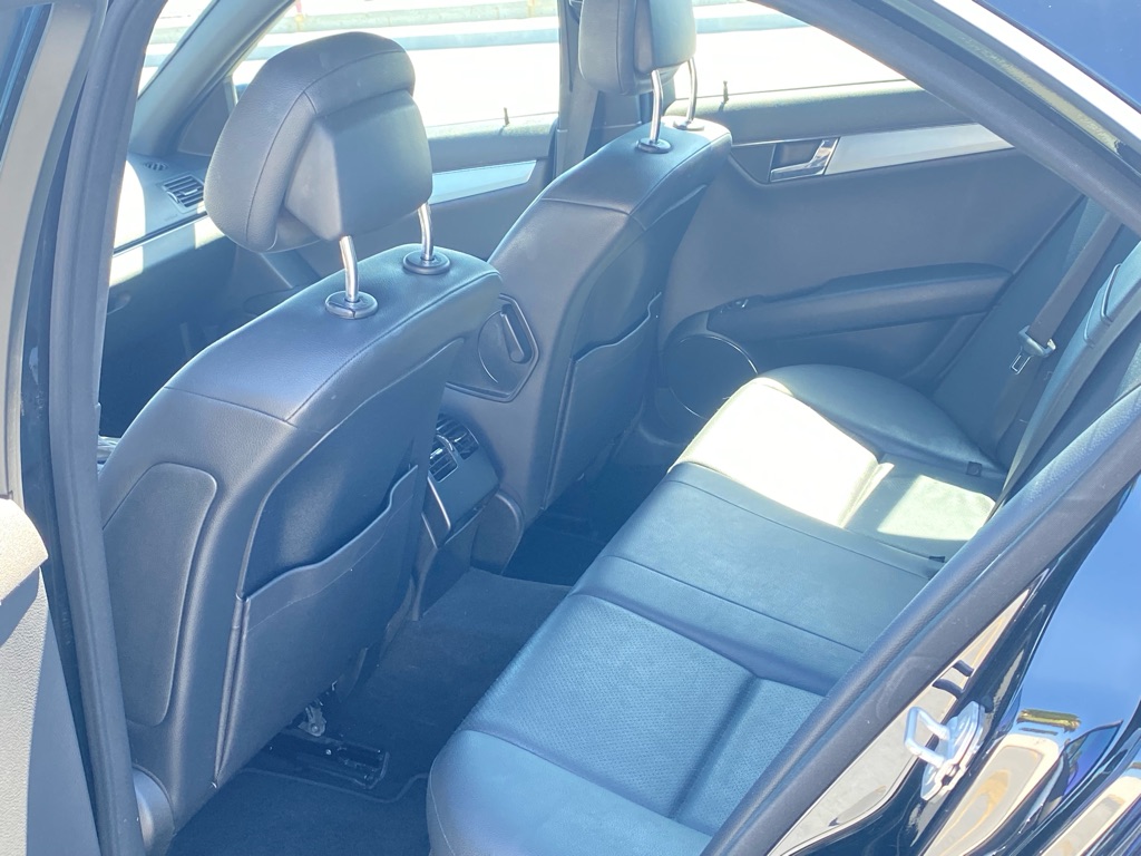 Photo 18 of this MERCEDES-BENZ C-CLASS