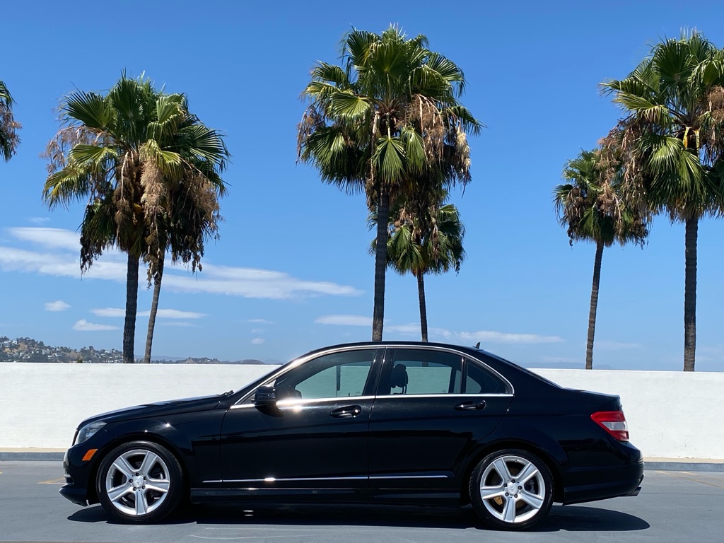 Photo 4 of this MERCEDES-BENZ C-CLASS