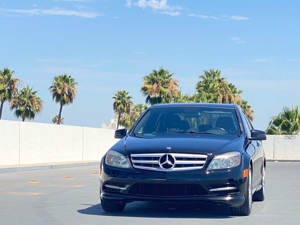Photo 9 of this MERCEDES-BENZ C-CLASS