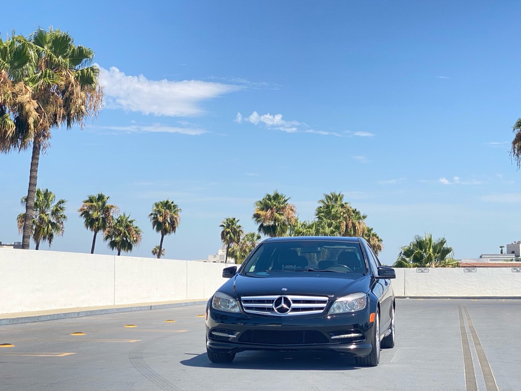 Photo 8 of this MERCEDES-BENZ C-CLASS