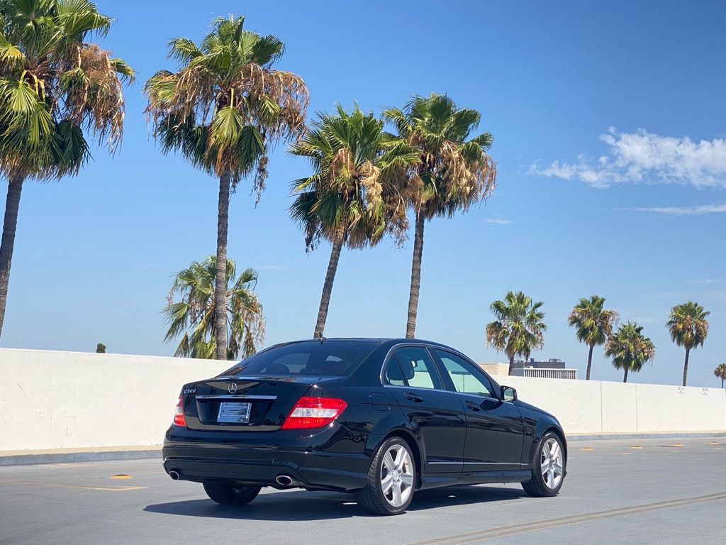 Photo 14 of this MERCEDES-BENZ C-CLASS
