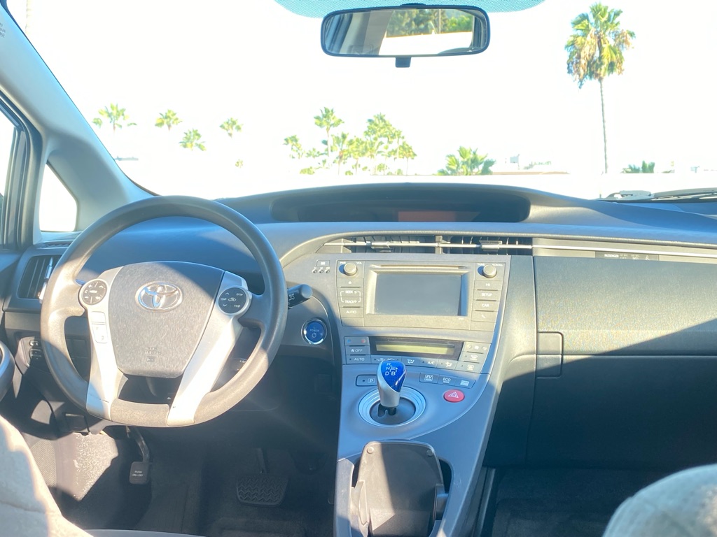 Photo 21 of this TOYOTA PRIUS