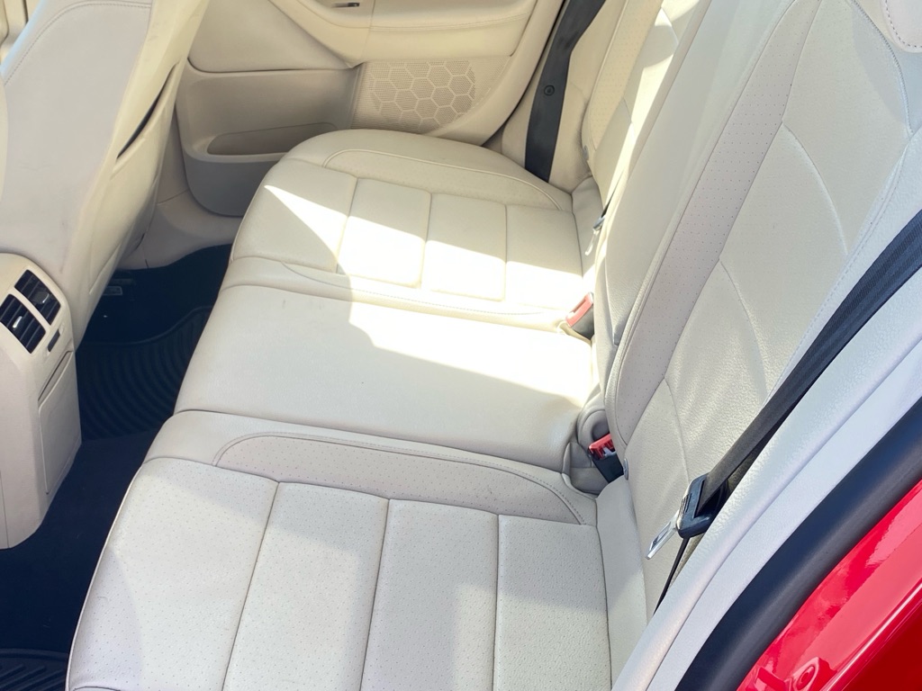 Photo 31 of this VOLKSWAGEN JETTA