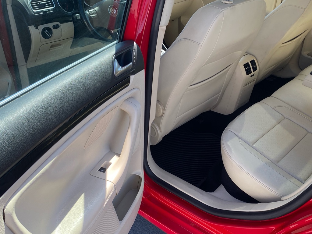 Photo 29 of this VOLKSWAGEN JETTA