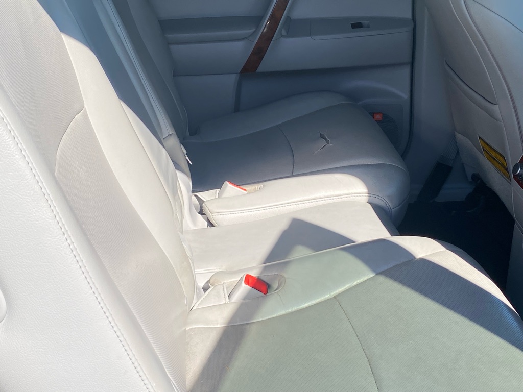 Photo 16 of this TOYOTA HIGHLANDER
