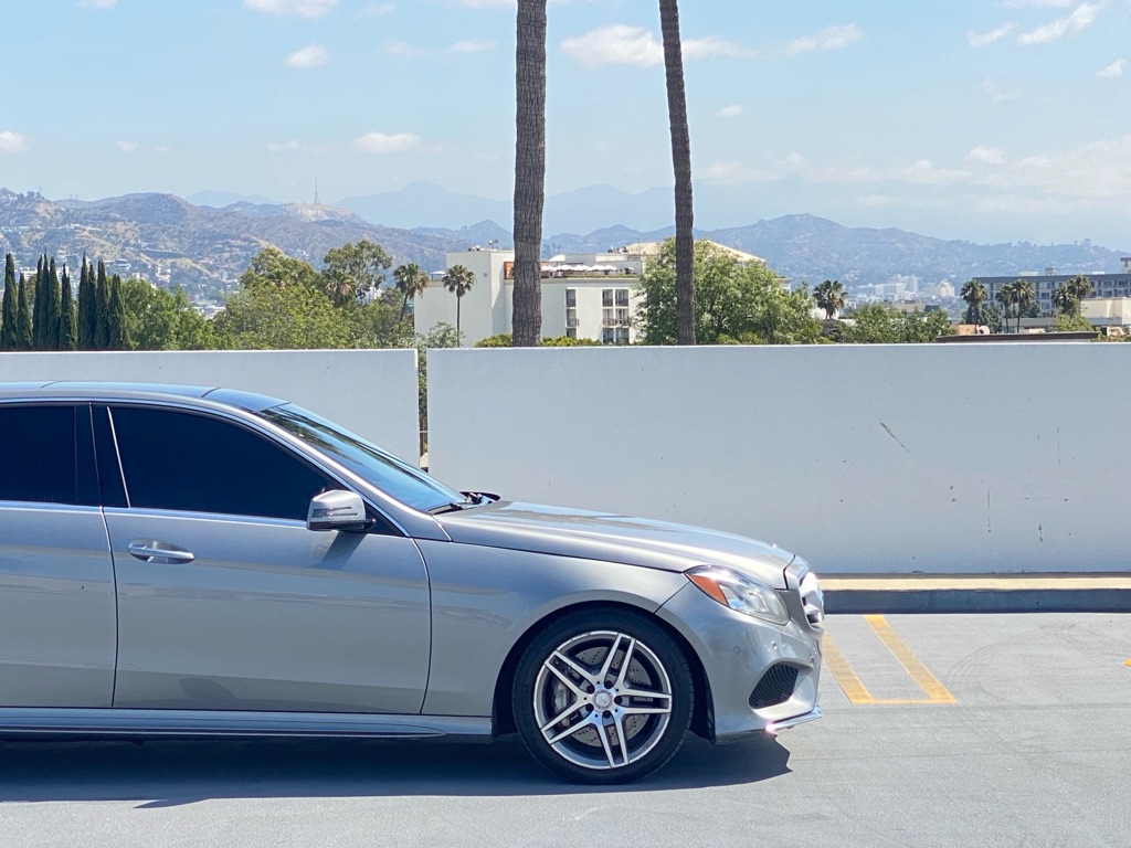 Photo 16 of this MERCEDES-BENZ E-CLASS