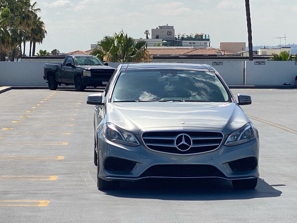 Photo 6 of this MERCEDES-BENZ E-CLASS