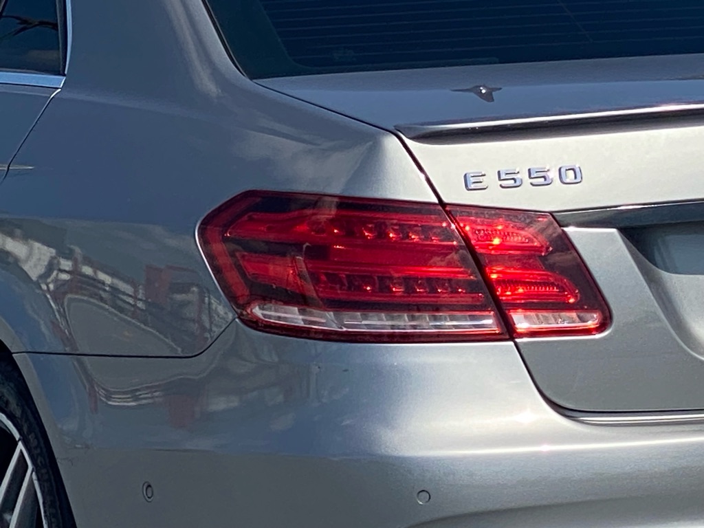 Photo 4 of this MERCEDES-BENZ E-CLASS