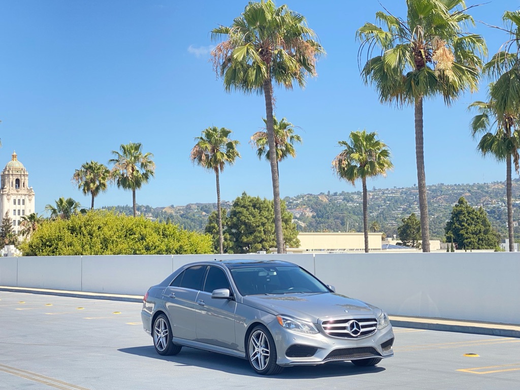 Photo 15 of this MERCEDES-BENZ E-CLASS
