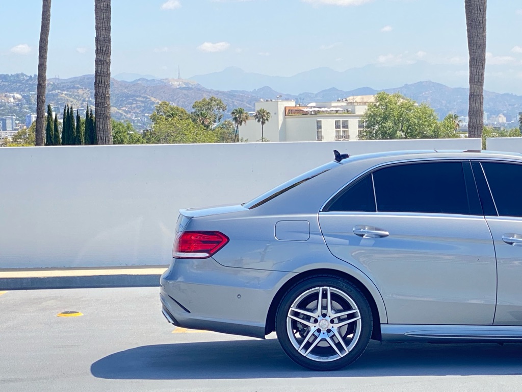 Photo 13 of this MERCEDES-BENZ E-CLASS