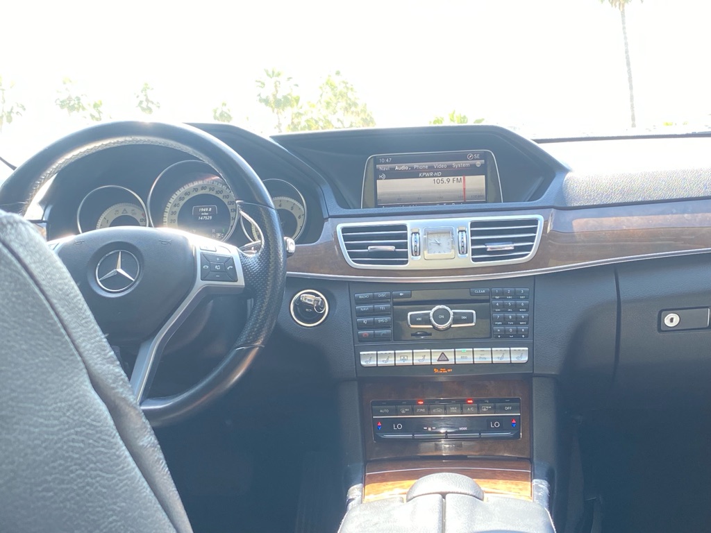 Photo 24 of this MERCEDES-BENZ E-CLASS