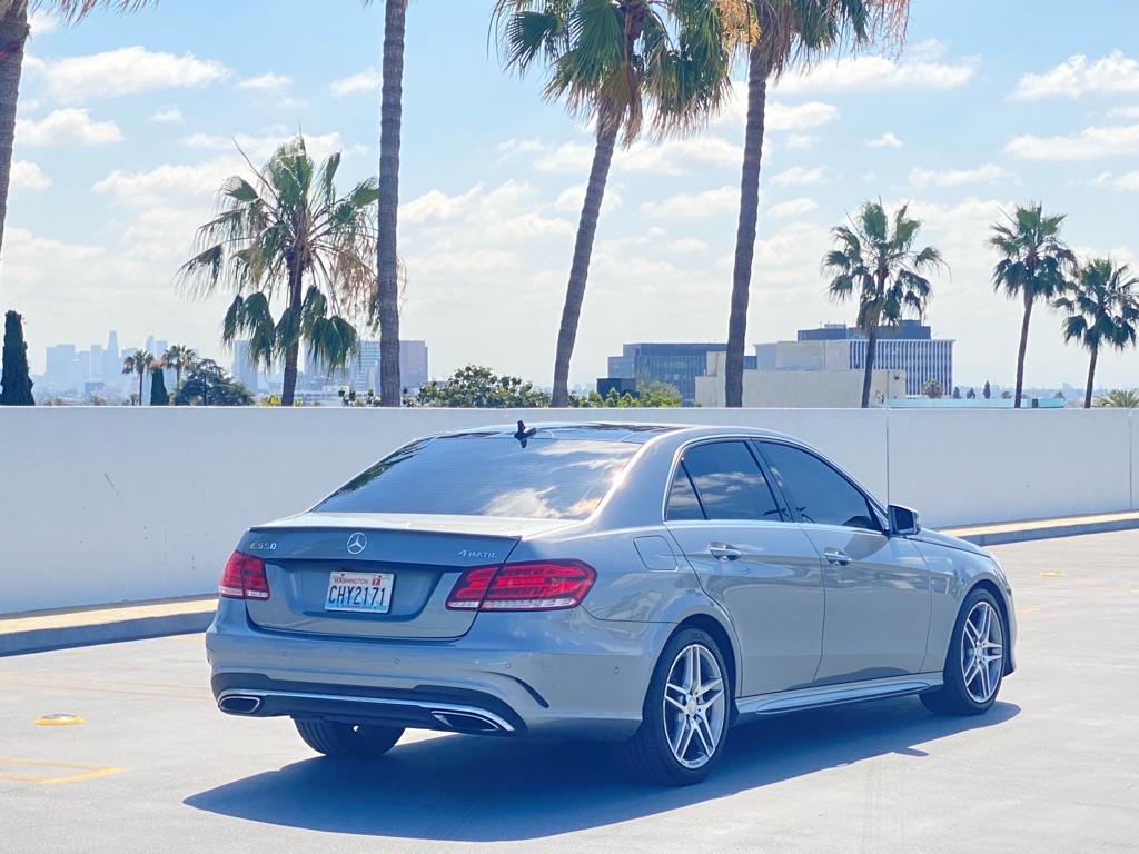 Photo 17 of this MERCEDES-BENZ E-CLASS