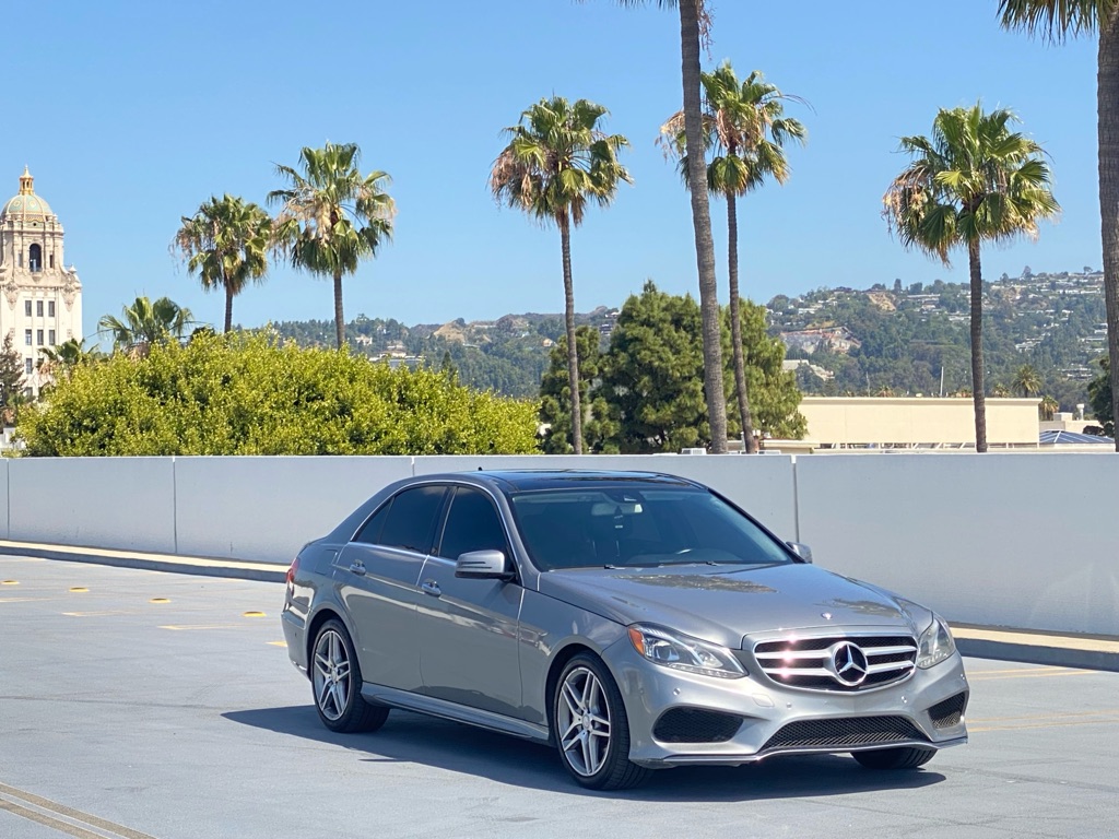 Photo 14 of this MERCEDES-BENZ E-CLASS