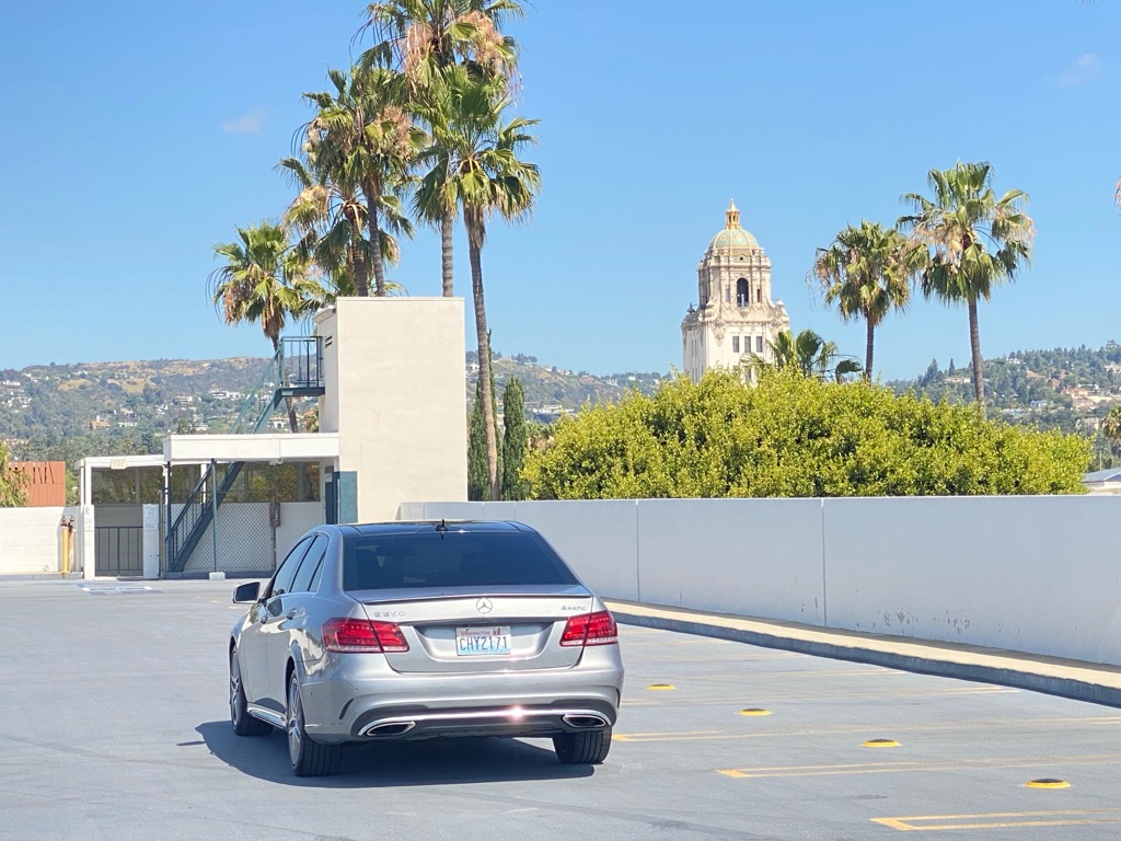 Photo 10 of this MERCEDES-BENZ E-CLASS