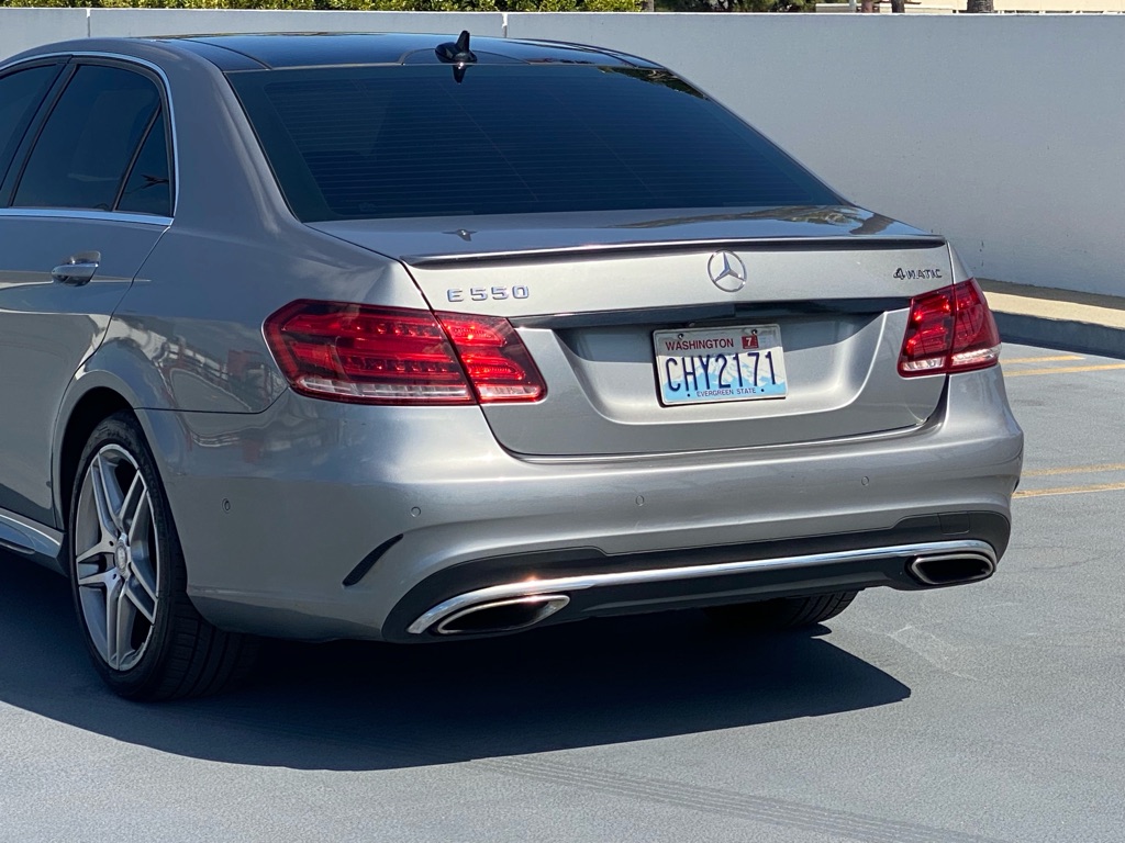 Photo 9 of this MERCEDES-BENZ E-CLASS