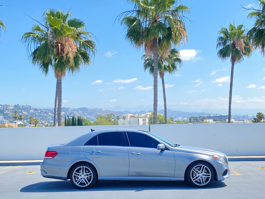 Photo 12 of this MERCEDES-BENZ E-CLASS