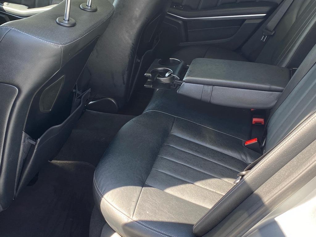 Photo 23 of this MERCEDES-BENZ E-CLASS