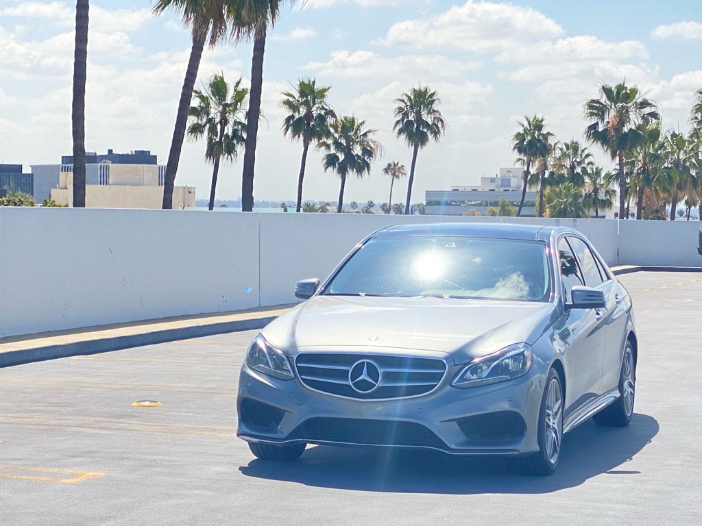 Photo 3 of this MERCEDES-BENZ E-CLASS