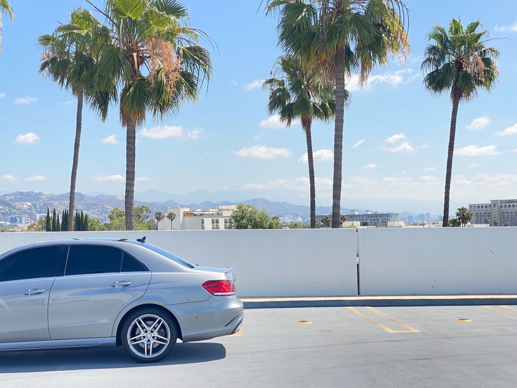Photo 8 of this MERCEDES-BENZ E-CLASS