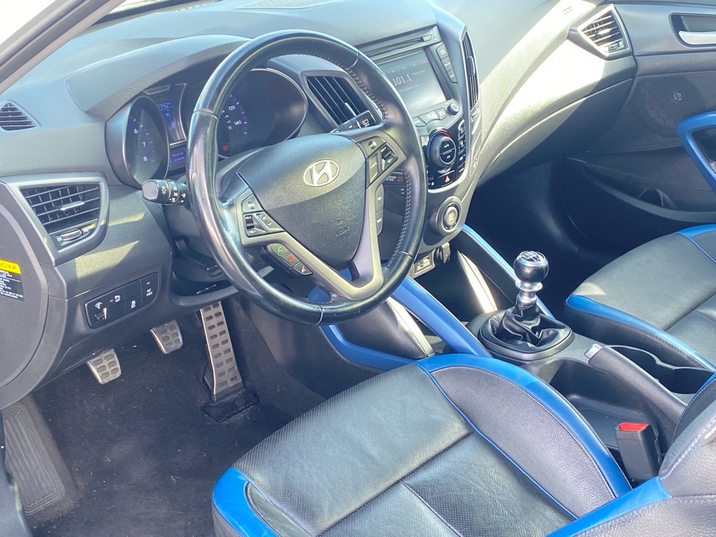 Photo 5 of this HYUNDAI VELOSTER
