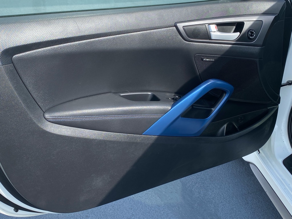 Photo 12 of this HYUNDAI VELOSTER