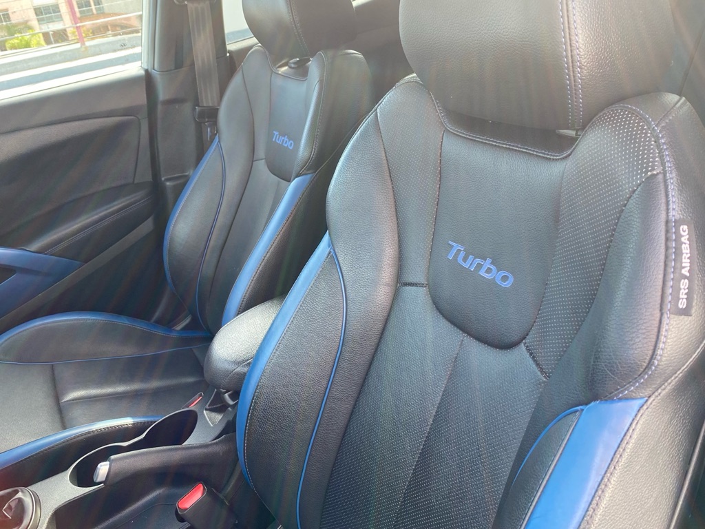 Photo 14 of this HYUNDAI VELOSTER