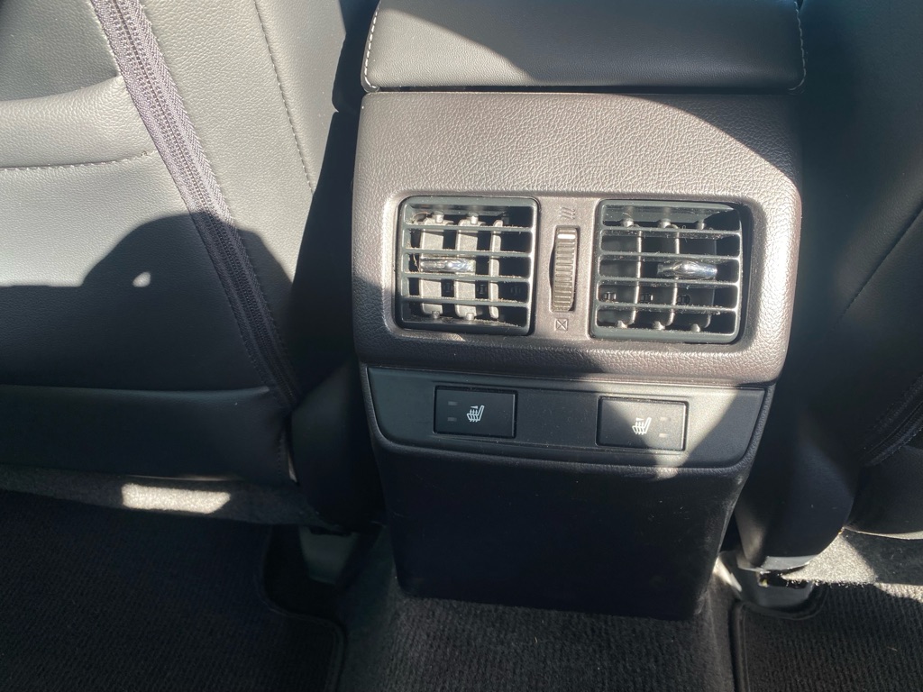 Photo 25 of this SUBARU LEGACY