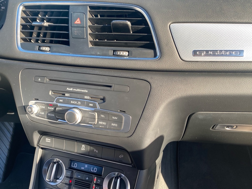 Photo 29 of this AUDI Q3