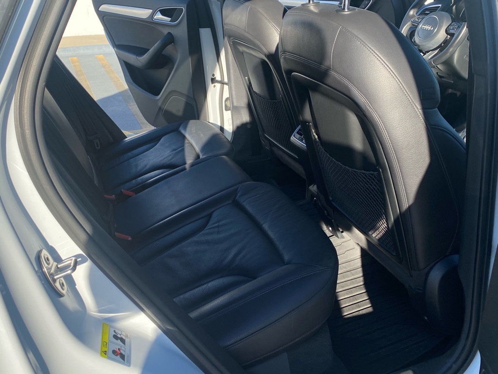 Photo 25 of this AUDI Q3