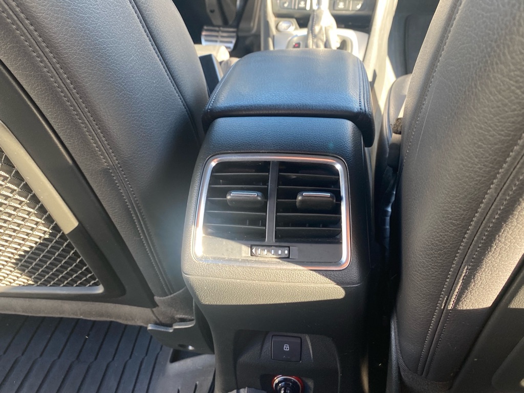 Photo 26 of this AUDI Q3