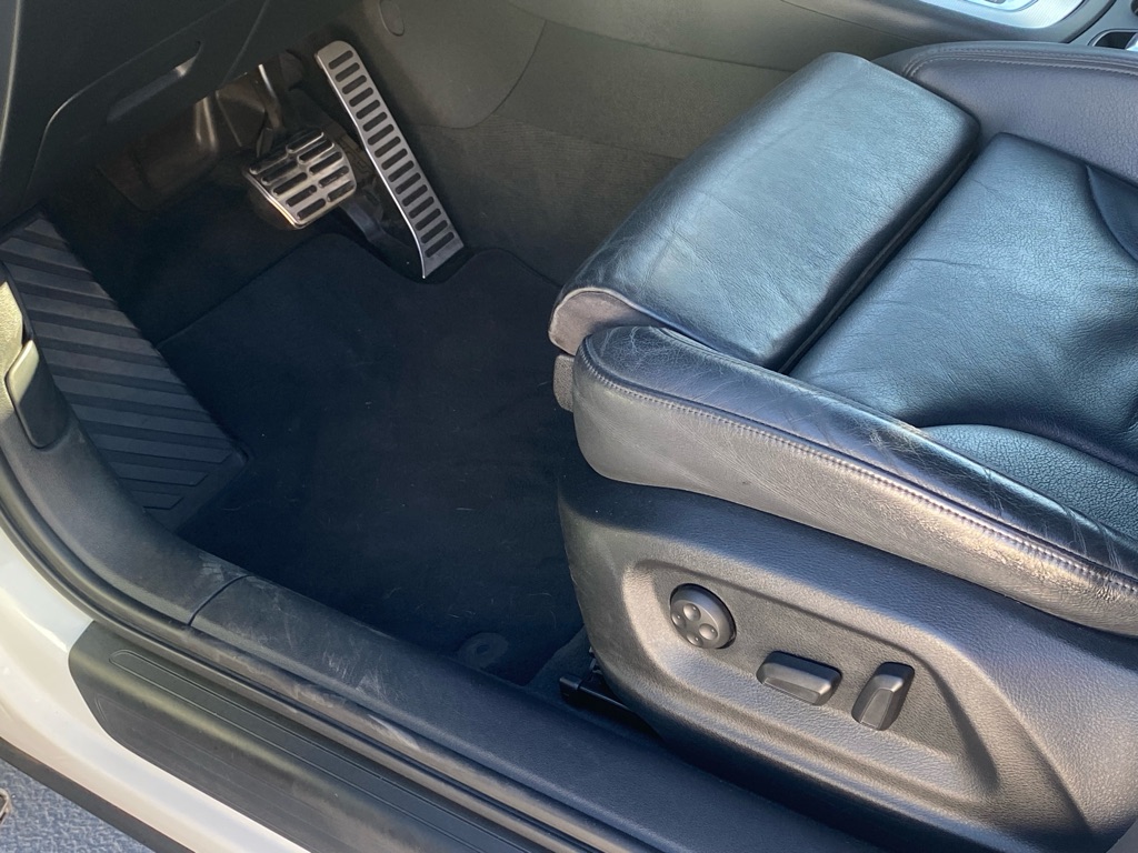 Photo 22 of this AUDI Q3