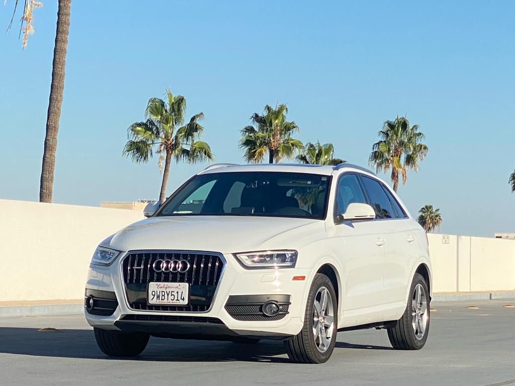 Photo 2 of this AUDI Q3