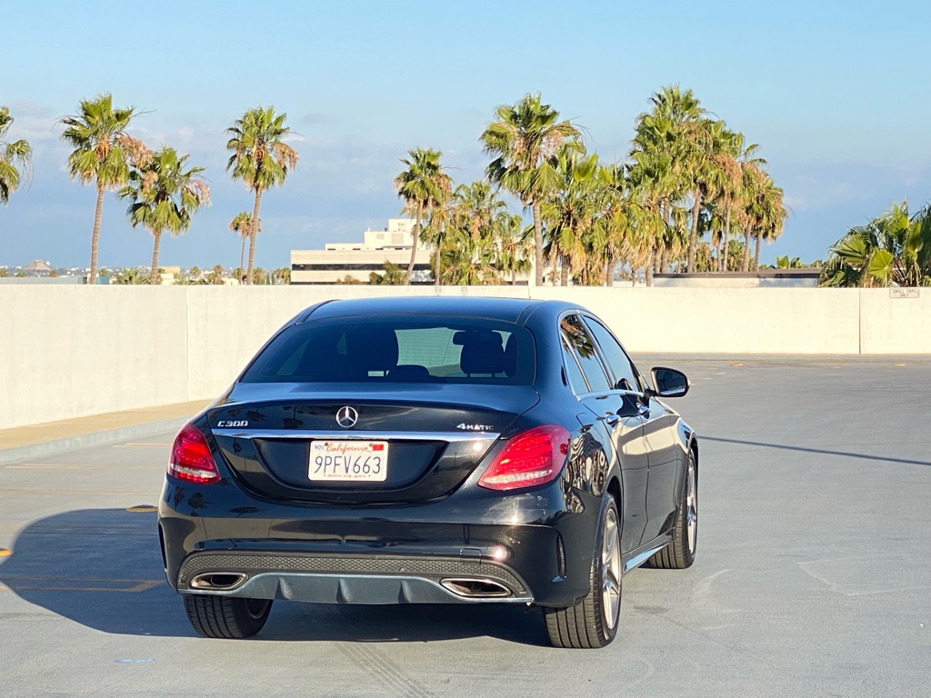Photo 22 of this MERCEDES-BENZ C-CLASS