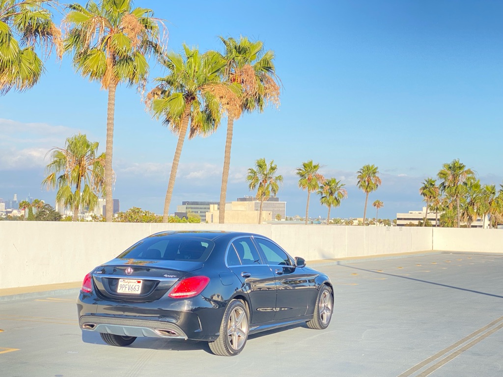 Photo 20 of this MERCEDES-BENZ C-CLASS
