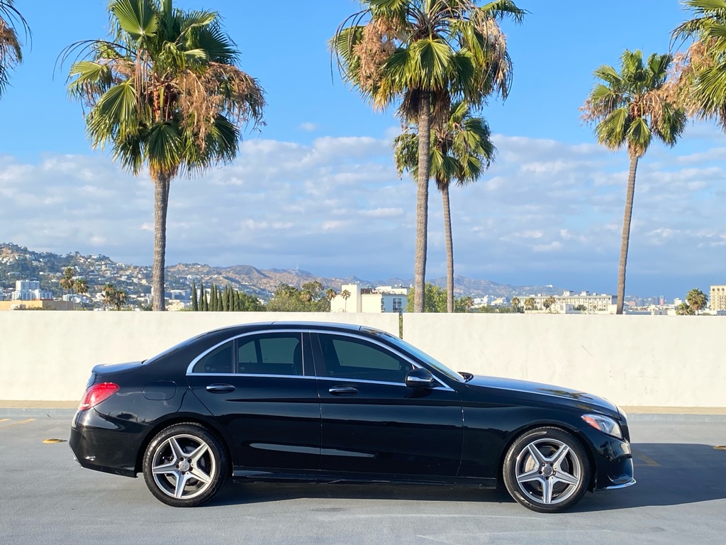 Photo 2 of this MERCEDES-BENZ C-CLASS