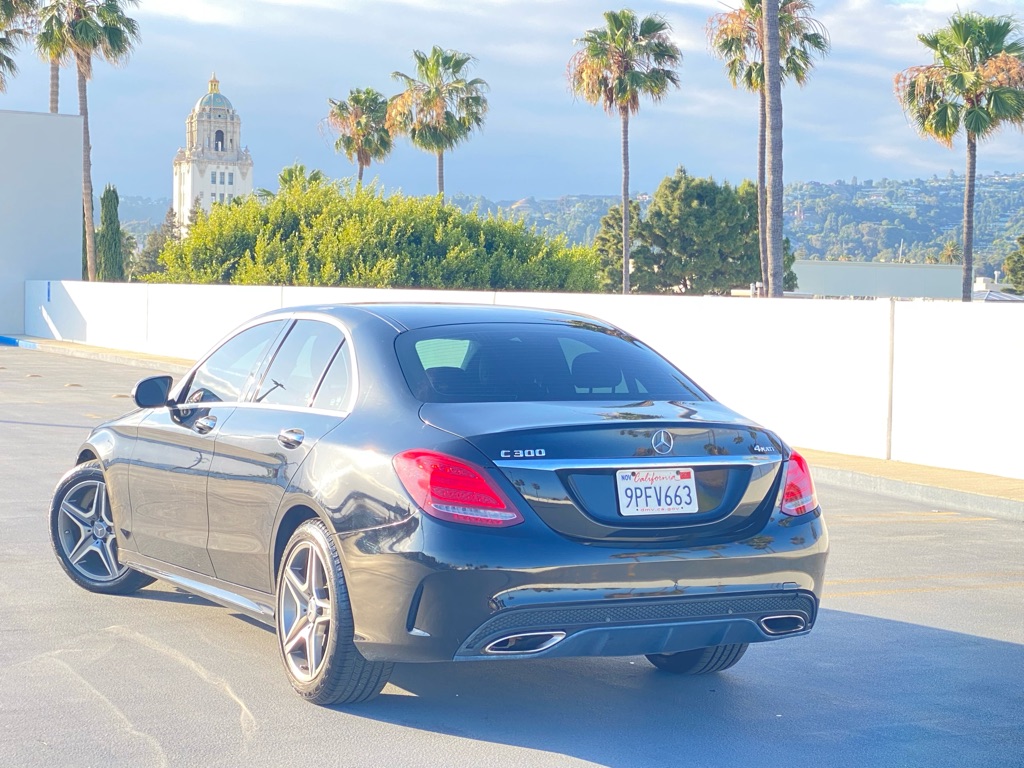 Photo 11 of this MERCEDES-BENZ C-CLASS