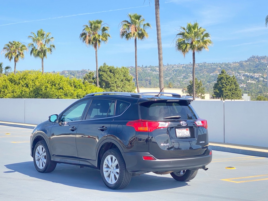 Photo 13 of this TOYOTA RAV4