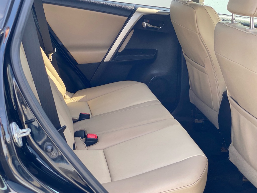 Photo 27 of this TOYOTA RAV4