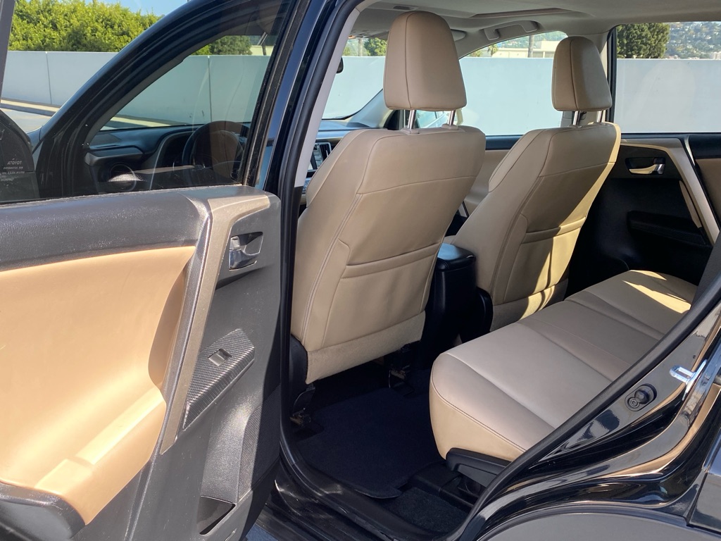 Photo 19 of this TOYOTA RAV4