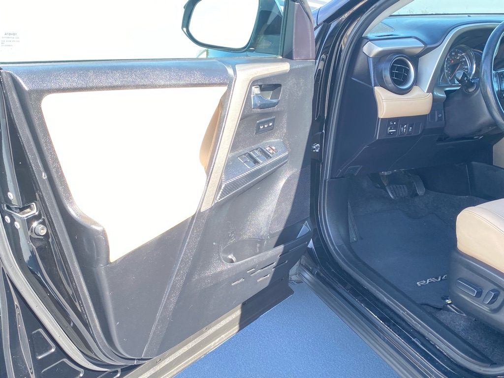 Photo 17 of this TOYOTA RAV4