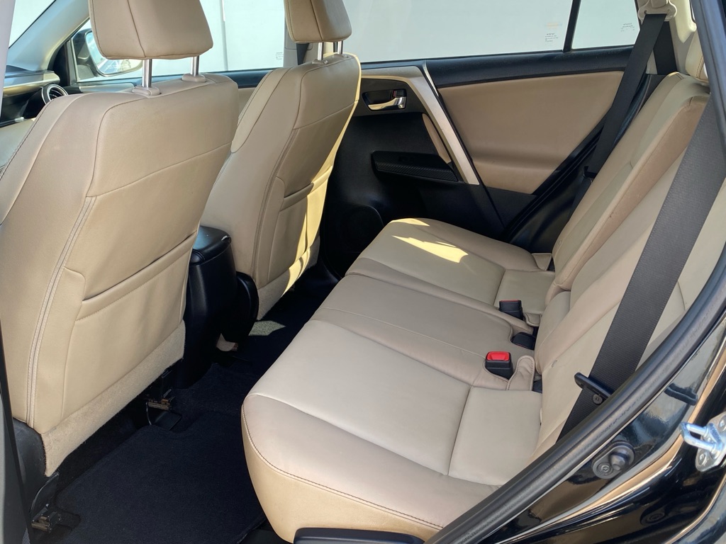 Photo 16 of this TOYOTA RAV4