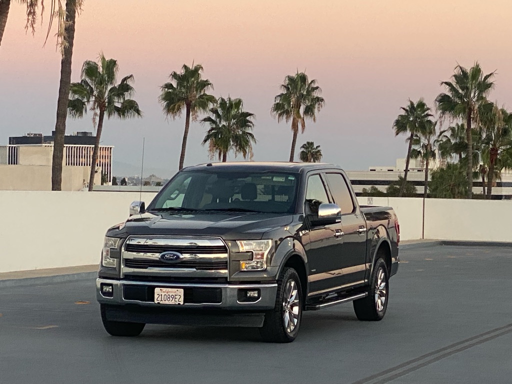 Photo 10 of this FORD F150 LARIAT
