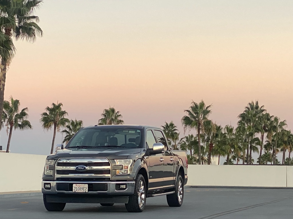 Photo 9 of this FORD F150 LARIAT
