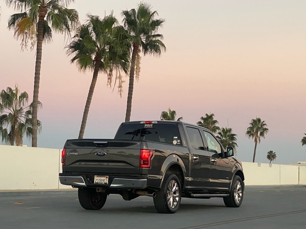 Photo 18 of this FORD F150 LARIAT