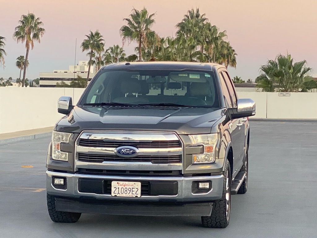 Photo 13 of this FORD F150 LARIAT