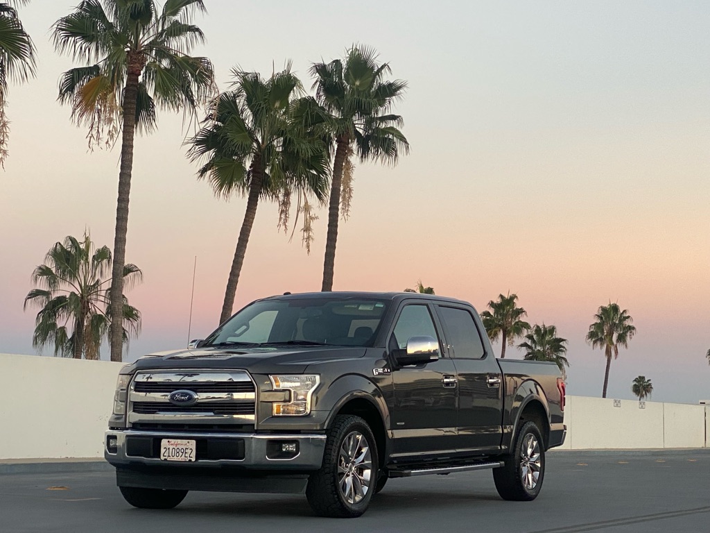 Photo 8 of this FORD F150 LARIAT